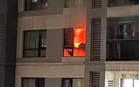 Vụ cháy xảy ra tại khu đô thị Times City: Lửa 'ép' vỡ toàn bộ cửa kính căn hộ