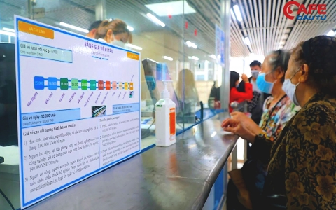 Tàu điện Cát Linh - Hà Đông ngày đầu tiên chính thức bán vé