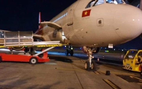 Hai máy bay va chạm tại Nội Bài: Tổ lái “có thể đã điều khiển chưa chuẩn”
