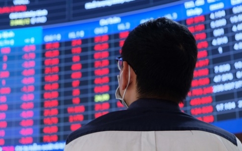 Cổ phiếu ngân hàng tiếp tục bán tháo, Vn-Index giảm tiếp hơn 6 điểm