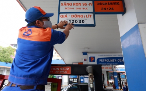 Giá xăng dầu có thể sẽ tiếp tục giảm mạnh vào ngày mai