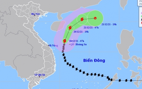 Bão số 9 tiếp tục suy yếu, tách xa khỏi đất liền Việt Nam