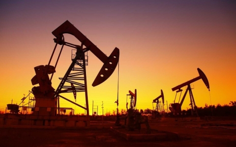 Giá dầu thế giới tăng mạnh nhất trong 12 năm qua