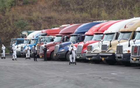 Vẫn còn hàng nghìn xe nông sản “tắc đường” ở Lạng Sơn