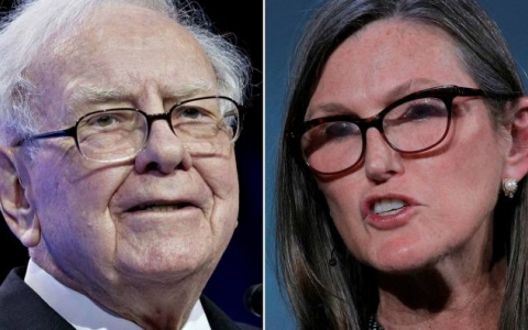 Warren Buffett thắng thế: Dòng tiền dịch chuyển khỏi nhóm cổ phiếu 'tăng trưởng' để tìm về 'giá trị'