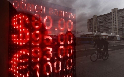 Đồng USD - “Hầm trú ẩn” của giới đầu tư trong xung đột Nga-Ukraine