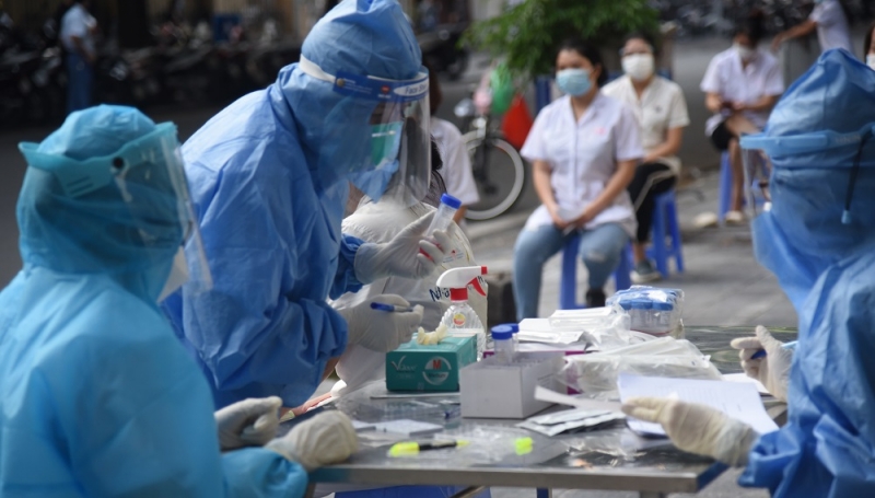 xét nghiệm COVID-19 tại bệnh viện Việt Đức