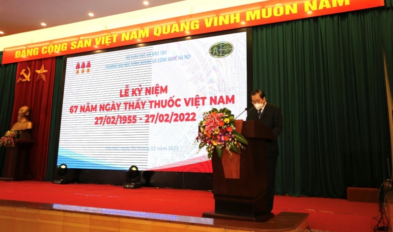 Phó Hiệu trưởng PGS. TS Phạm Dương Châu phụ trách Khối Sức khỏe phát biểu khai mạc chương trình.
