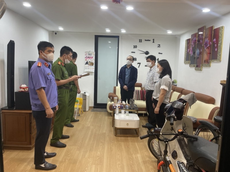 Công an tỉnh Bắc Ninh đọc lệnh khởi tố, bắt tạm giam ông Nguyễn Tấn Hoàng