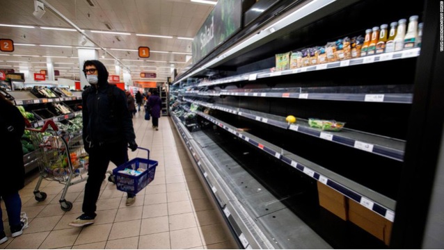 Cấm vận, cấm nhập khẩu, khủng hoảng di cư, đứt gãy chuỗi cung ứng, cơ sở hạ tầng do cuộc xung đột tại Ukraine đẩy giá lương thực, thực phẩm lên cao và nguy cơ thiếu hụt toàn diện. (Ảnh minh họa - Ảnh: CNN)