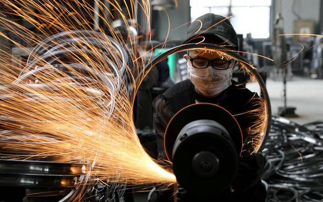 Reuters đánh giá Trung Quốc tăng trưởng vượt kỳ vọng nhưng nền kinh tế có nhiều rủi ro về triển vọng (Ảnh: Reuters)