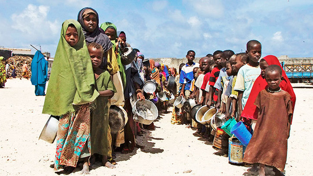 Hàng triệu người dân châu Phi thường xuyên thiếu thực phẩm. (Ảnh: AP)