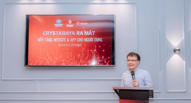Ông Nguyễn Tiến Trung - Tổng giám đốc Tập đoàn Du lich Crystal Bay giới thiệu về nền tảng giao dịch dịch vụ du lịch trực tuyến thế hệ mới Crystabaya