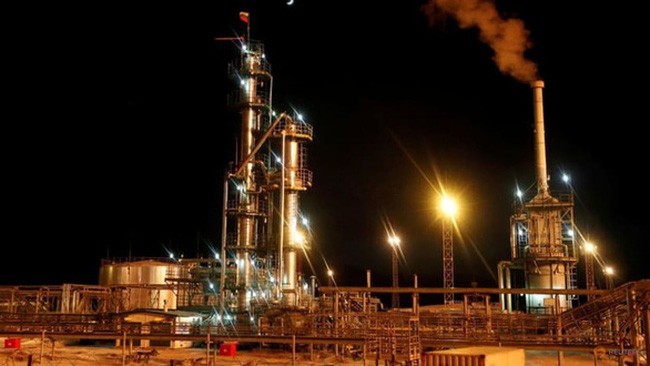 Một nhà máy lọc dầu ở vùng Irkutsk của Nga - Ảnh: Reuters