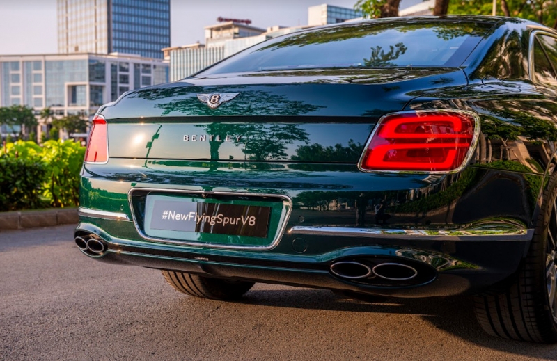 Màu sơn Viridian có sắc xanh của Bentley Flying Spur V8
