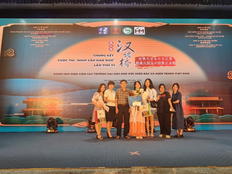 Sinh viên Nguyễn Thị Hà Trang đạt giải trong cuộc thi “Nhịp cầu Hán ngữ” thế giới tại ĐH Hà Nội
