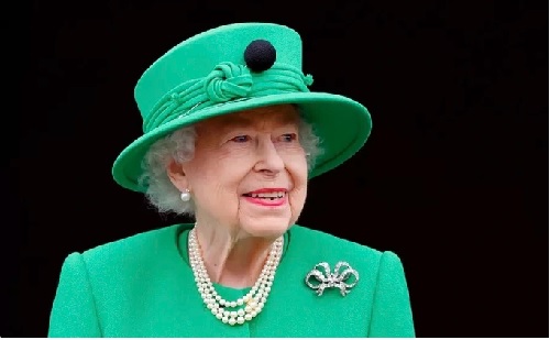 Nữ hoàng Elizabeth II tích lũy được hơn 500 triệu USD tài sản cá nhân, phần lớn là nhờ đầu tư, bộ sưu tập nghệ thuật, đồ trang sức và bất động sản (Ảnh: Getty).