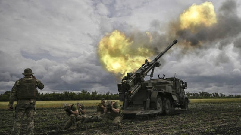 Quân đội Ukraine khai hỏa pháo tự hành Caesar. Ảnh: AFP