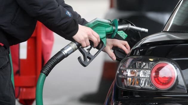 Giá dầu thô tăng hơn 5% phiên cuối tuần