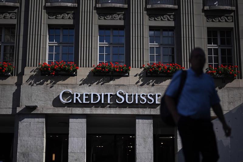 Credit Suisse bán một phần tài sản tài chính cho Apollo Global Management