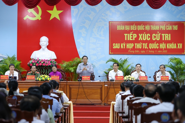 Thủ tướng Phạm Minh Chính và đoàn đại biểu TP. Cần Thơ tiếp xúc cử tri sau kỳ họp thứ tư, Quốc hội khoá XV - Ảnh: VGP