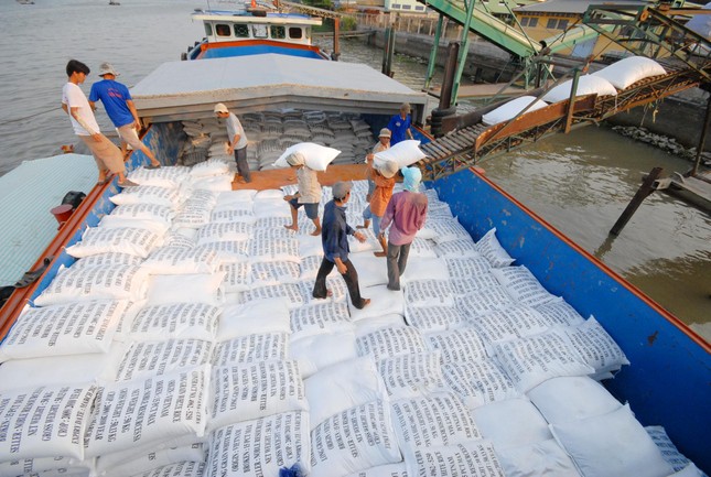 Bộ Công Thương đề xuất Tổng cục Hải quan báo cáo chi tiết hàng tháng về tình trạng nhập khẩu gạo về Việt Nam.