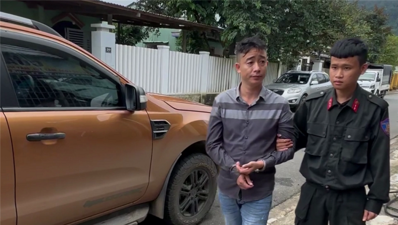 Lực lượng chức năng bắt giữ đối tượng cầm đầu đường dây - Ninh Văn Hoạt