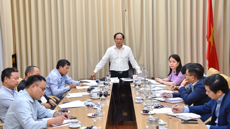 Bộ trưởng Bộ Ngoại giao Bùi Thanh Sơn chỉ đạo Hội nghị