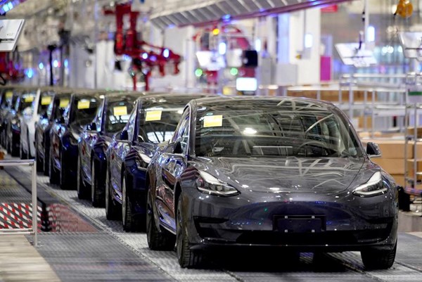 Chủ xe Tesla phản đối việc giảm giá đột ngột (Ảnh minh họa)