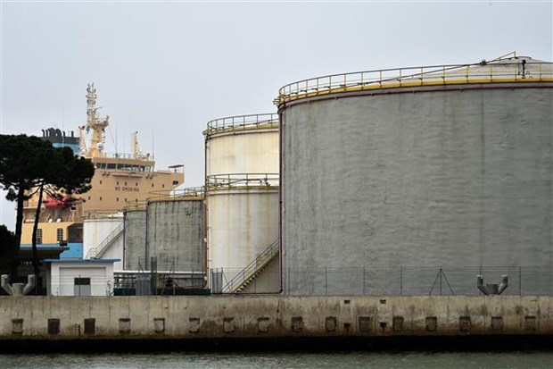 Nhà máy khí đốt của tập đoàn năng lượng Eni ở Marina di Ravenna (Italy). (Ảnh: AFP/TTXVN)