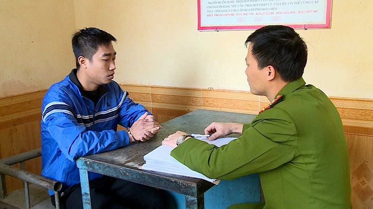 Nguyễn Văn Long tại cơ quan công an