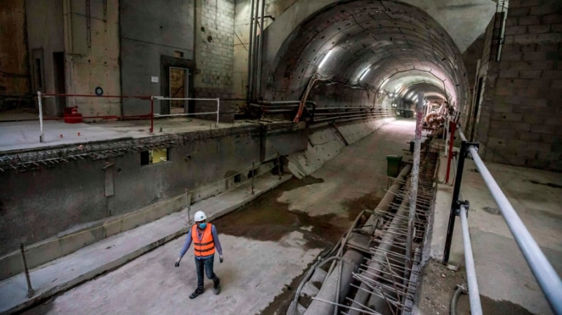 Công việc xây dựng đang diễn ra tại ga Maspero trên tuyến thứ ba của Tàu điện ngầm Cairo vào tháng 11/2020. 