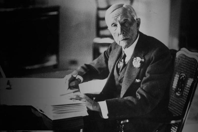  John D. Rockefeller (1839 - 1937) 