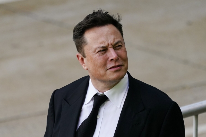 Elon Musk đã khiến cổ phiếu Tesla chao đảo bằng cách thăm dò ý kiến ​​của những người theo dõi trên Twitter về việc có nên bán một số cổ phiếu của mình hay không