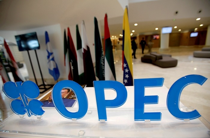 Logo OPEC được vẽ trước cuộc họp không chính thức giữa các thành viên của Tổ chức Các nước Xuất khẩu Dầu mỏ (OPEC) tại Algiers, Algeria, ngày 28/9/2016 (Ảnh: Reuters)