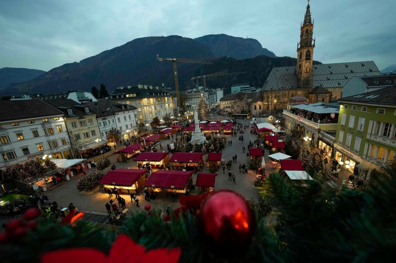 Toàn cảnh chợ Giáng sinh ở Bolzano, miền Bắc nước Ý, Ý, Thứ Sáu, ngày 26/11/2021 (Ảnh: AP)