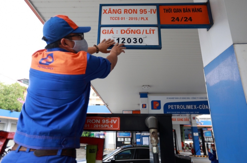 Giá xăng dầu có thể sẽ tiếp tục giảm mạnh vào ngày mai