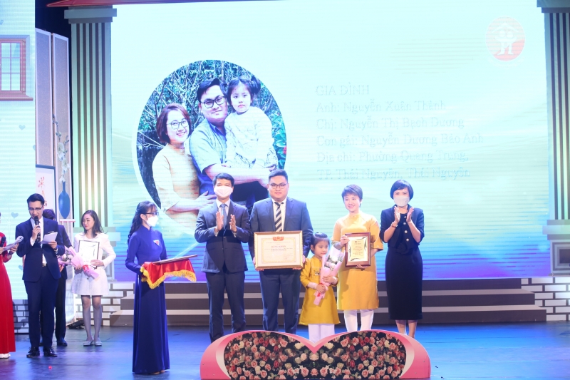 Vinh danh 20 Gia đình trẻ Việt Nam tiêu biểu năm 2021