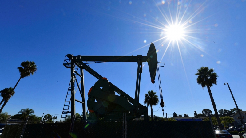 Thị trường dầu khởi động năm 2022 với tín hiệu tích cực