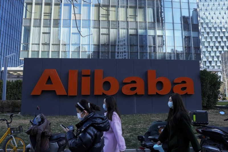 Cổ phần đã được nâng lên cho Alibaba Group Holding, khi tập đoàn này chú ý đến tiêu dùng của Trung Quốc, toàn cầu hóa và những tiến bộ trong công nghệ để thúc đẩy tăng trưởng trong tương lai sau năm 2021 đầy thách thức. Ảnh: AP