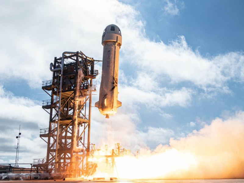 Vé đi tàu vũ trụ của tỷ phú Jeff Bezos giá hơn 2 triệu USD (Ảnh: Forbes)