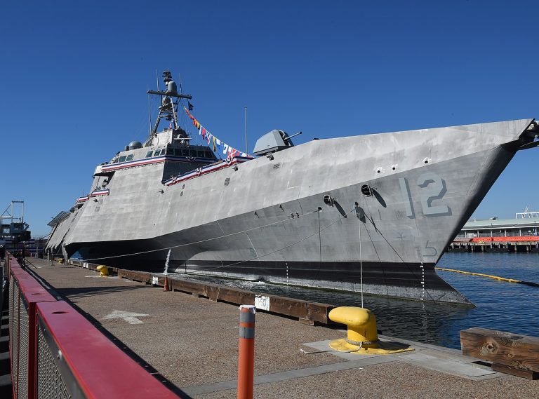 Tàu quân sự USS Omaha