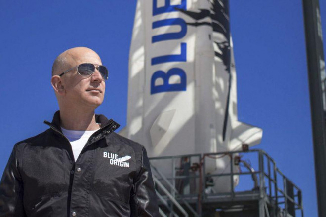‘Người giấu mặt’ chi số tiền ‘khủng’ để giành tấm vé du hành vũ trụ cùng tỷ phú Jeff Bezos