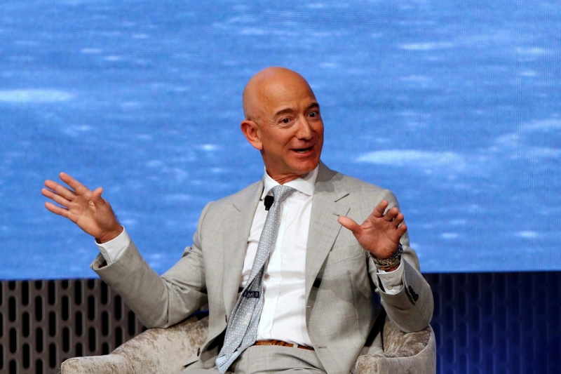 Hồi tháng 4, ông Jeff Bezos, hiện là CEO của Amazon cho biết công ty luôn nỗ lực để mang lại công việc tốt hơn cho nhân viên
