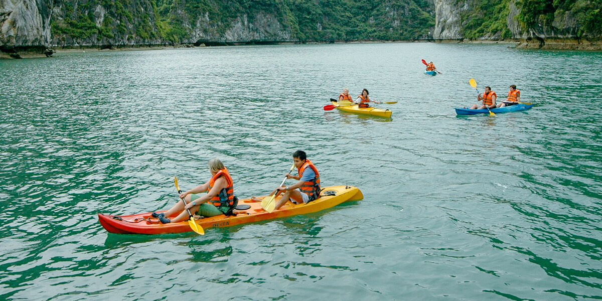 kayaking-in-halong-bay-1