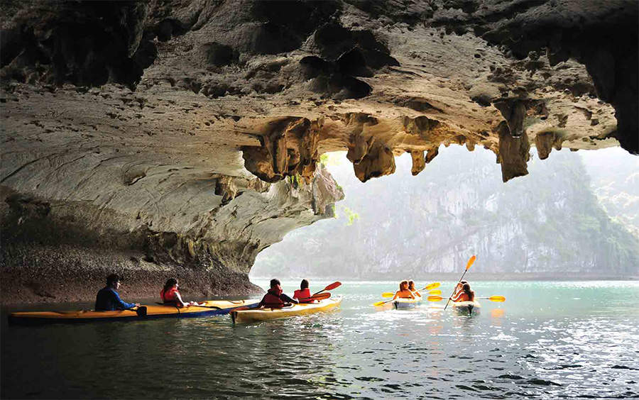 kayaking-halong-bay-2