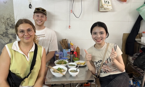 Hanoi Food Tour with Train Street Visit - ảnh 3