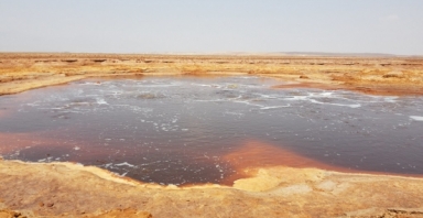 Hồ nước mặn nhất thế giới, nguy hiểm chết người và mặn hơn Biển Chết