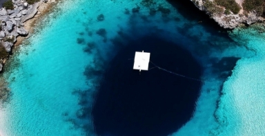 Bạn đã biết về hố xanh sâu nhất thế giới tại Bahamas?