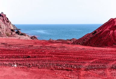 Hòn đảo Hormuz: Vẻ đẹp tựa sao Hỏa với bãi biển đỏ như máu